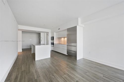 Building Photo - 9521 E Bay Harbor Dr