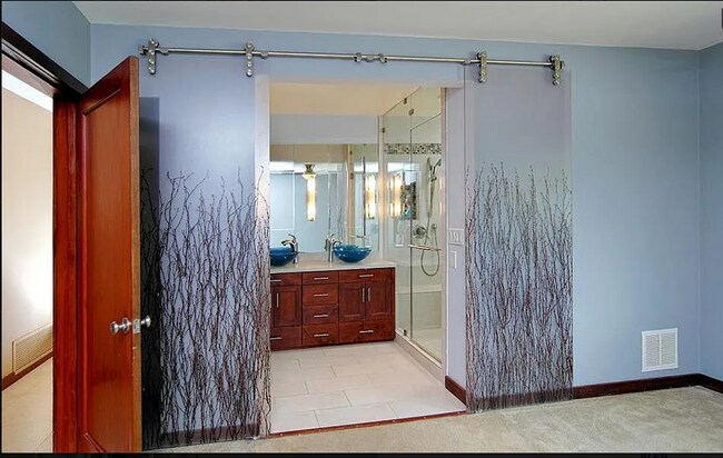 Foto del edificio - Woodland Hills 3 bed & 2 Bath Gem!