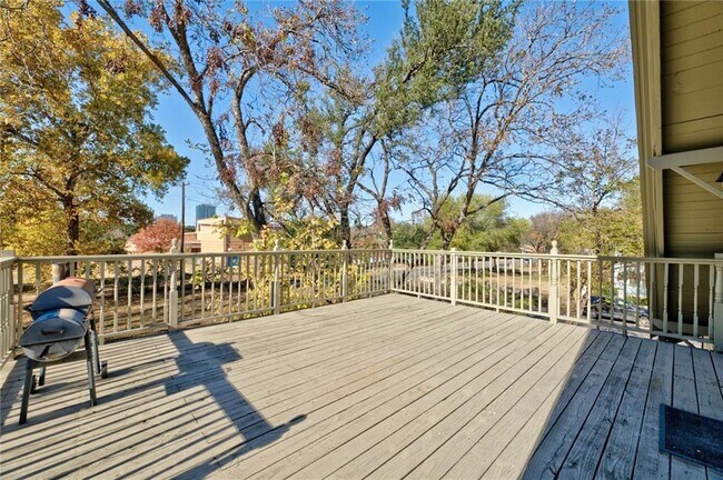 Building Photo - 1703 Riverview St