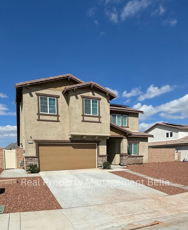 Building Photo - Modern Luxury Awaits: 5 Bed, 3 Bath Winche...