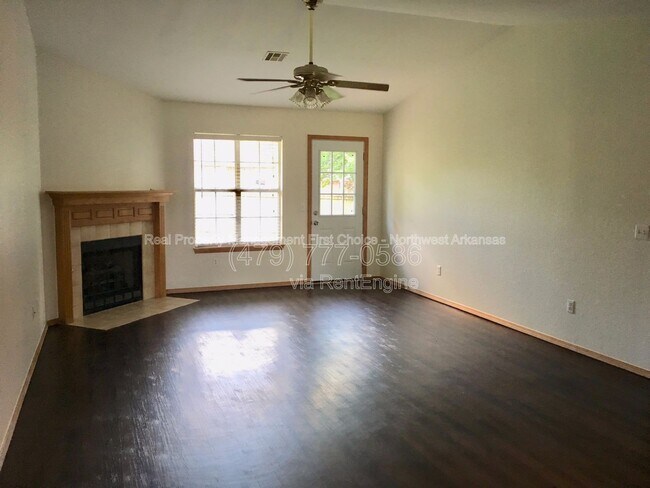 Building Photo - 4433 W Cheyenne Dr