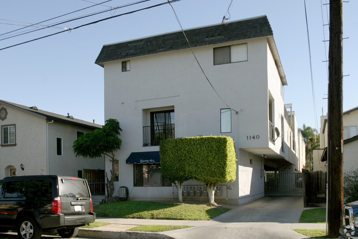 Primary Photo - Hen Taylor Apartments