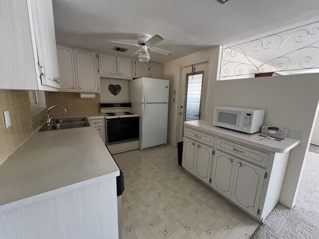 Building Photo - 10802 Laburnum Dr