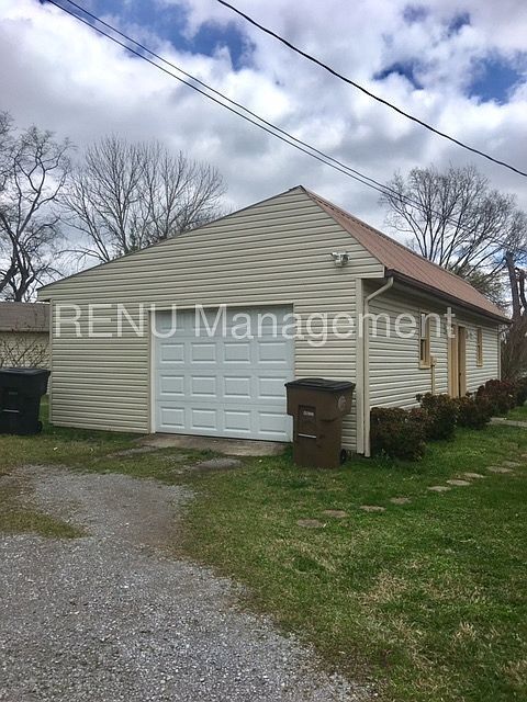 Building Photo - 2200a Crestline Dr