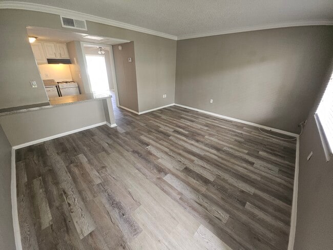 Foto del edificio - 131 Water Front Way