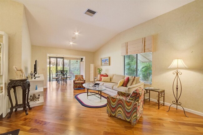 Foto del edificio - 5051 Pine Dr