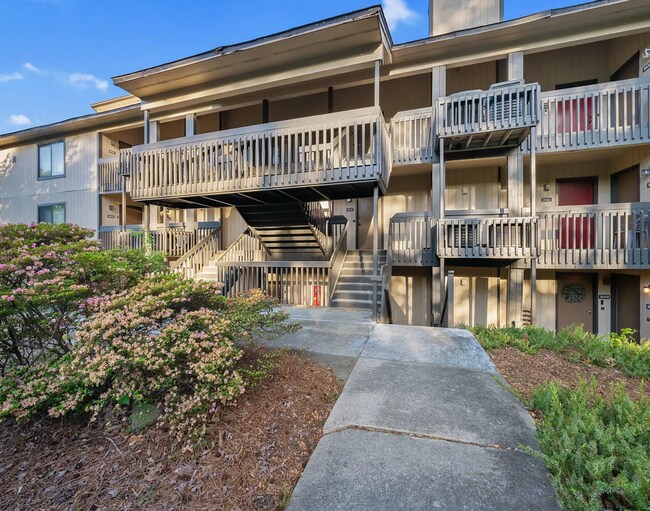 Building Photo - 3005 Huntleigh Dr