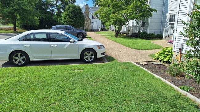 Entrada principal (verano) - 217 Walton Ferry Rd