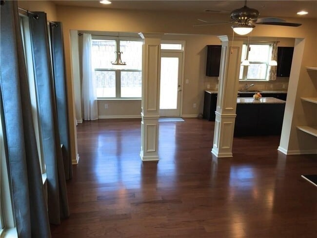 Foto del edificio - 6265 Story Cir