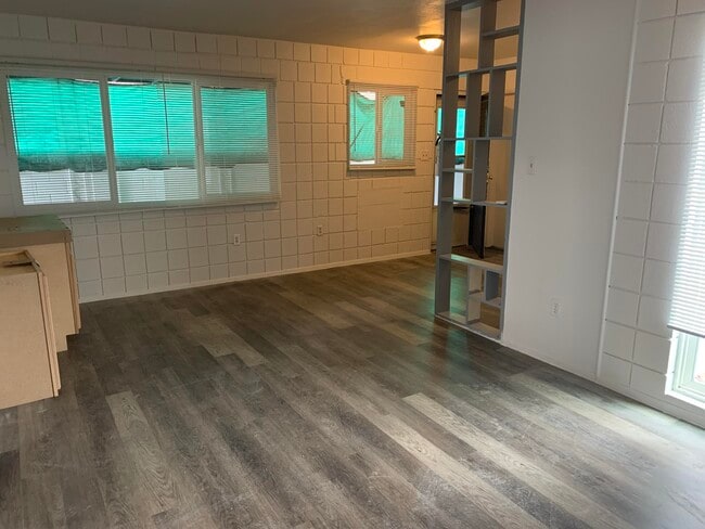 Building Photo - 1200 Ortiz Dr SE