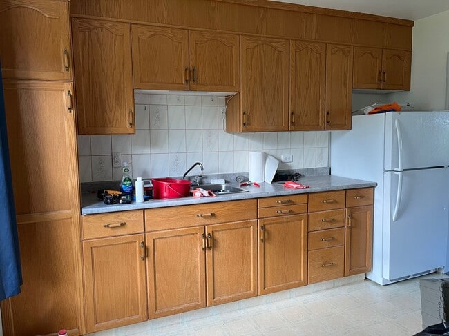 Building Photo - 2 Bed 1 Bath Unit in Red Deer, AB