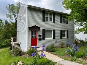 Building Photo - 208 N Lewis St