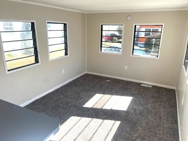 Building Photo - Renovated Two Bedroom Mobile Home