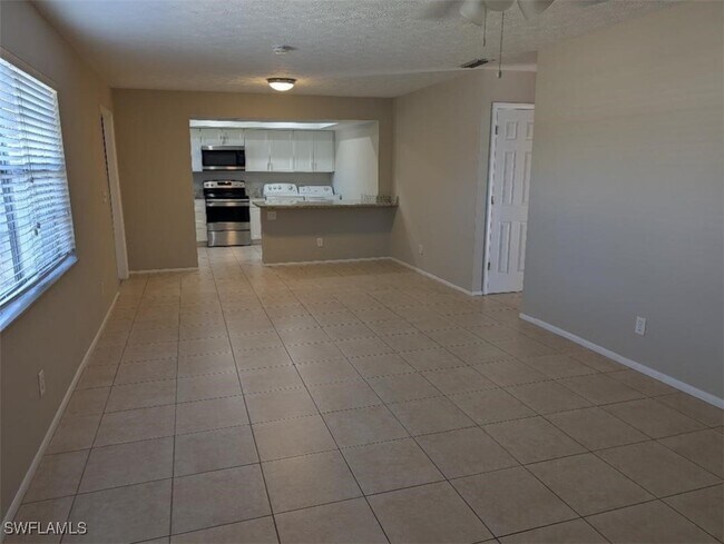 Foto del edificio - 3705 SE 9th Pl