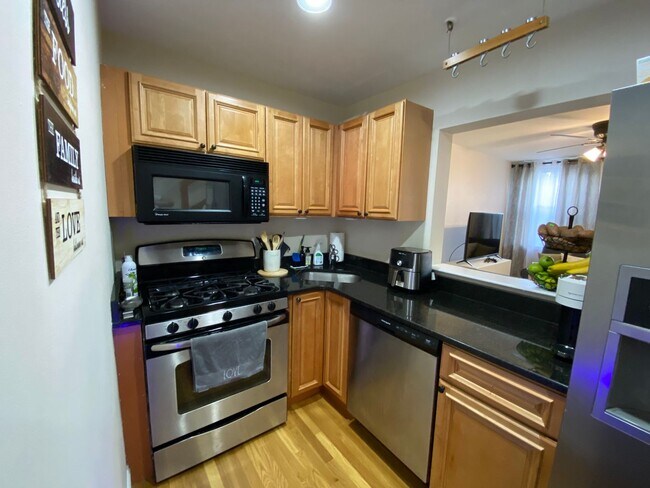 Foto del edificio - South Boston 2bed / 1bath with laundry in unit.