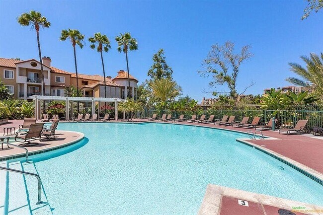 Foto del edificio - 1950 Camino De La Reina