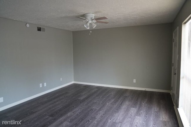 Building Photo - 2 br, 1 bath Apartment - 3316 N Macgregor Way