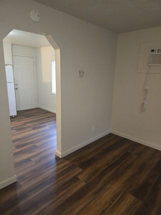 Foto del edificio - 904 Middlecoff Ave