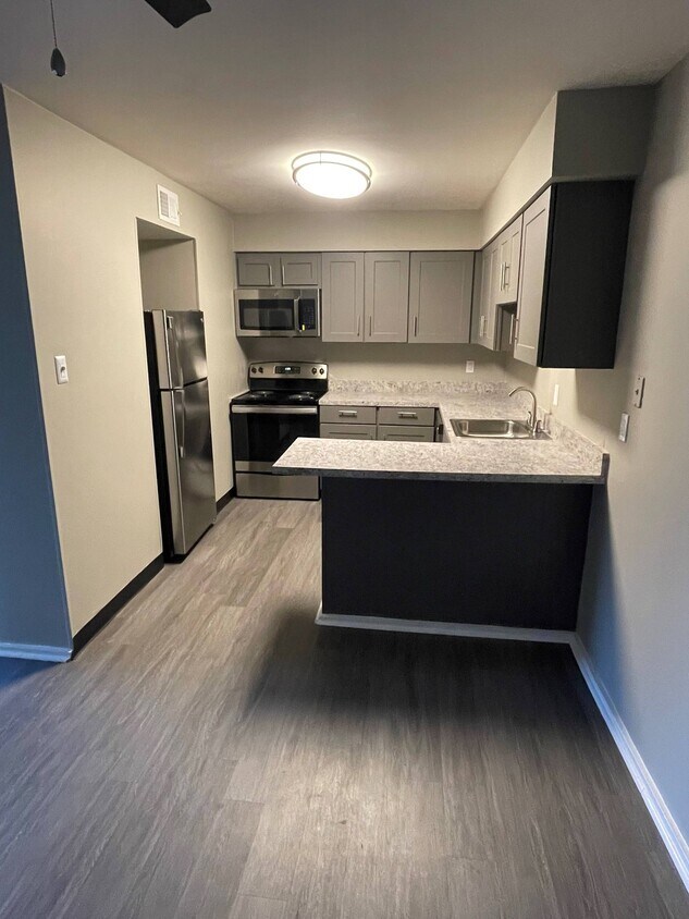 Haven on the Lake Rentals in Maryland Heights at 2050 Lakerun Ct