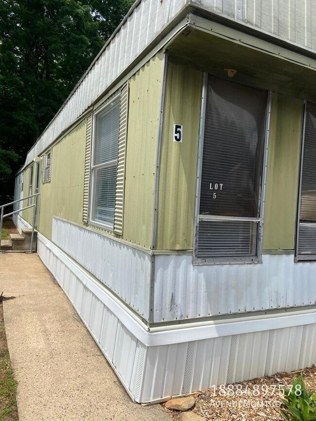 Building Photo - 2115 31st Ave Dr NE