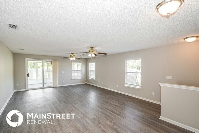 Foto del edificio - 7878 Cherry Blossom Dr S