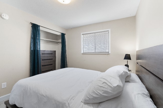 Building Photo - 1625 Banyan Dr