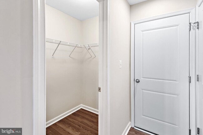 Building Photo - 1549 Wilmer Park Ln