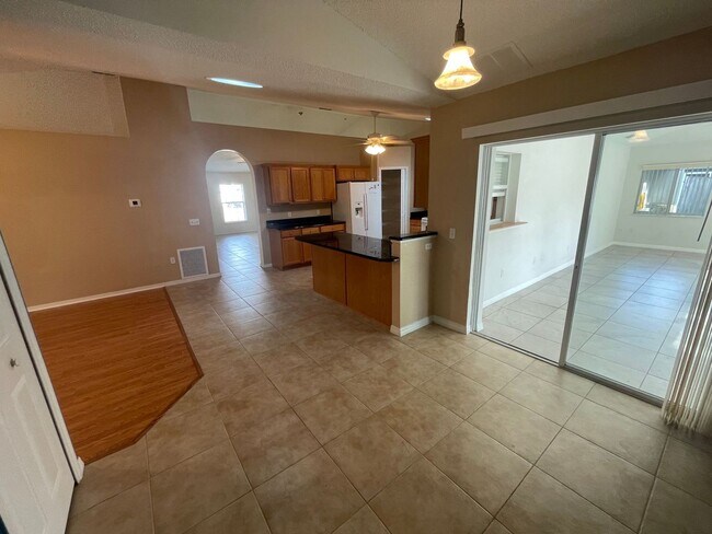 Foto del edificio - Coming Soon! Spacious 4 Bedroom, 2 bath home