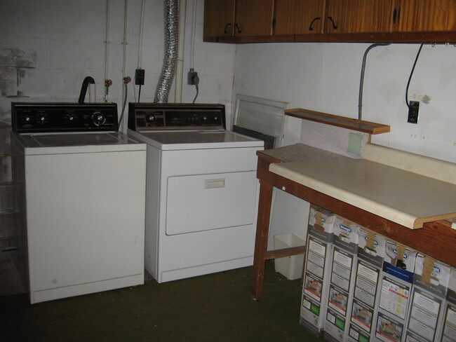 Laundry - 8770 Chipita Park Rd