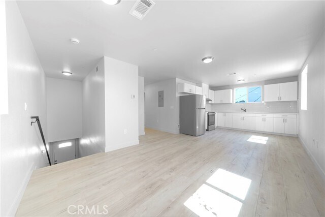 Foto del edificio - 236 W 84th Pl