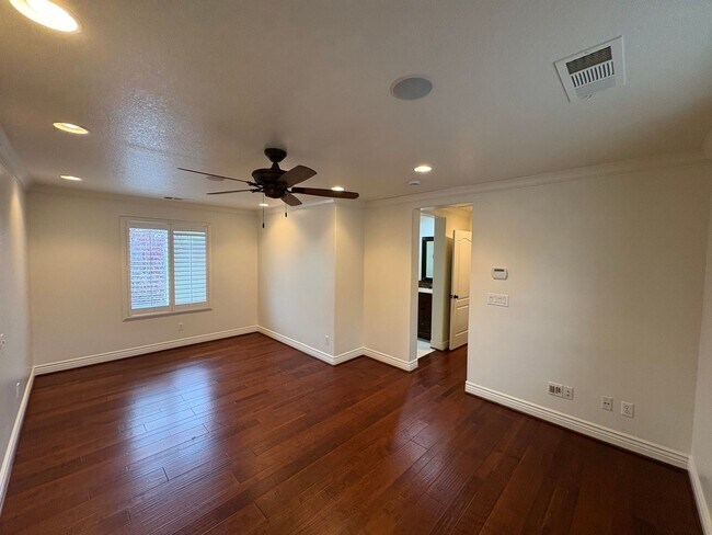 Foto del edificio - Two story home in NW Visalia Rent Ready!