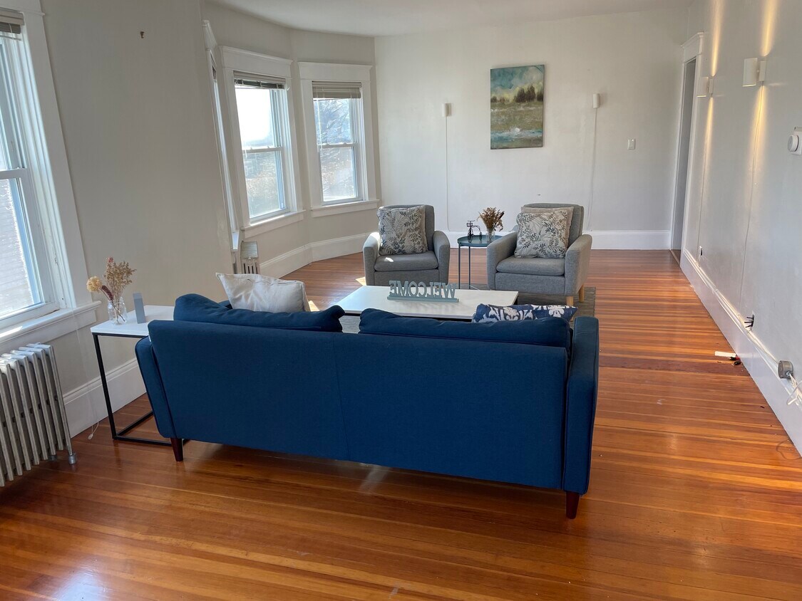 Primary Photo - 85 Larch St