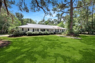 Building Photo - 301 Carlton Dr