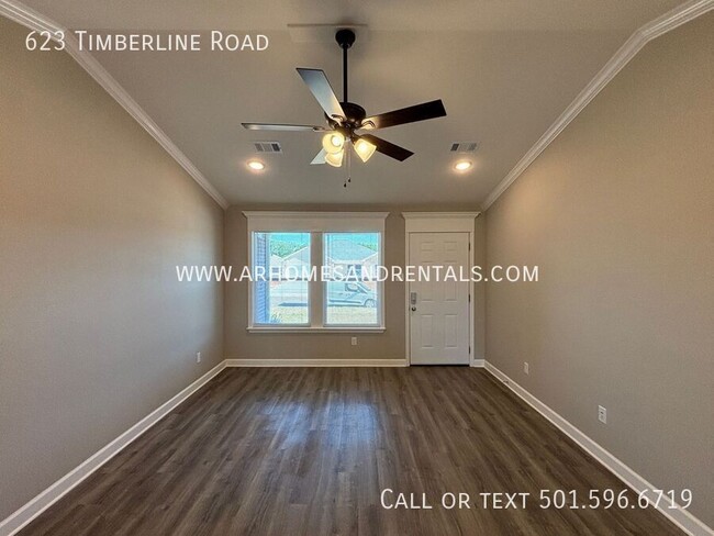 Foto del edificio - 623 Timberline Rd