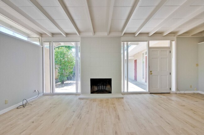 Foto del edificio - 3049 Harding Ave