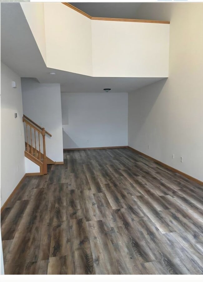 Building Photo - Great Location