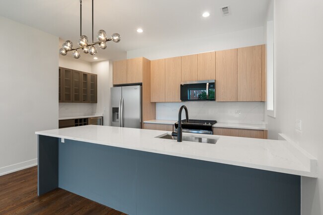 Foto del edificio - 416 E 50th Pl