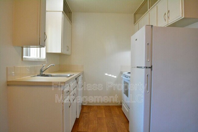 Building Photo - 3855 Lake Grove Ave
