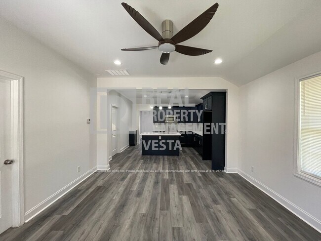 Foto del edificio - 2349 Berthadale Ave