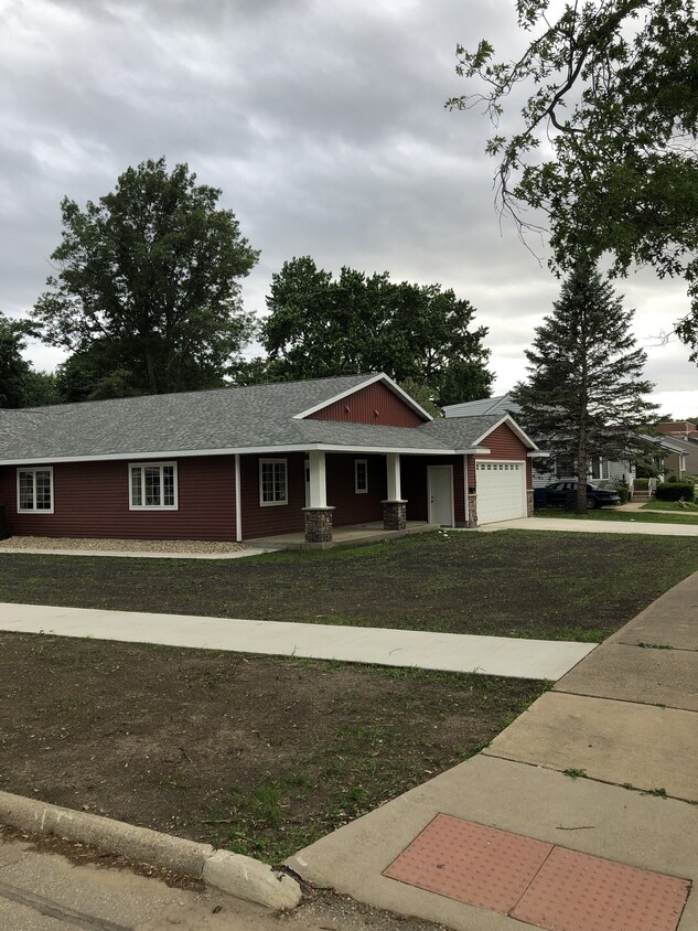 Primary Photo - 1007 Catherine St