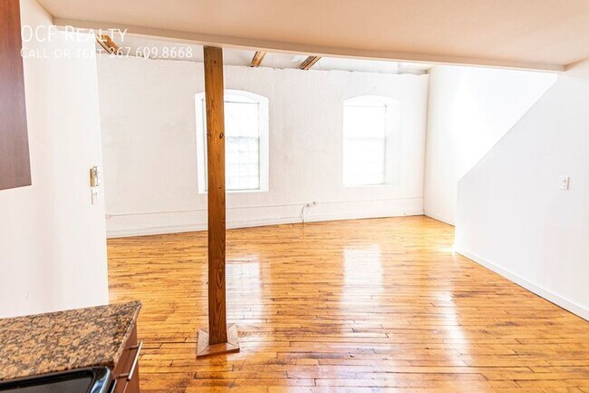 Building Photo - 4 Leverington Ave