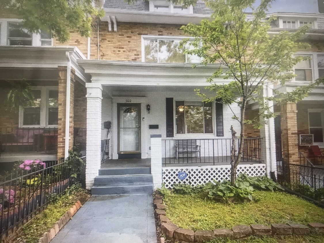 Beautiful 4bdrm/3.5ba in quiet NW neighborhood - 322 Allison St NW