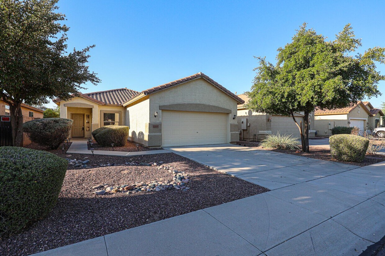 Primary Photo - Great Litchfield Park Neignborhood!