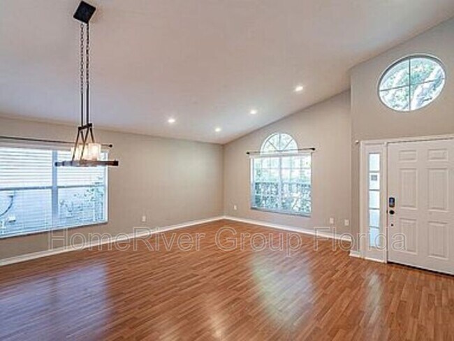 Building Photo - 405 Bluejay Way