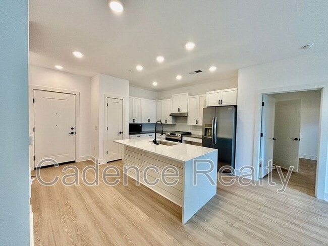 Building Photo - 610 S Kerr Ave