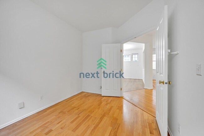 Foto del edificio - 4 Bed 2.5 Bath Single-family House Available for Rent!