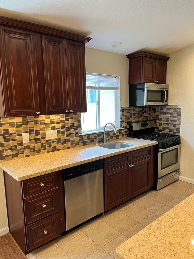 Building Photo - Spacious 1bd/1ba apartment