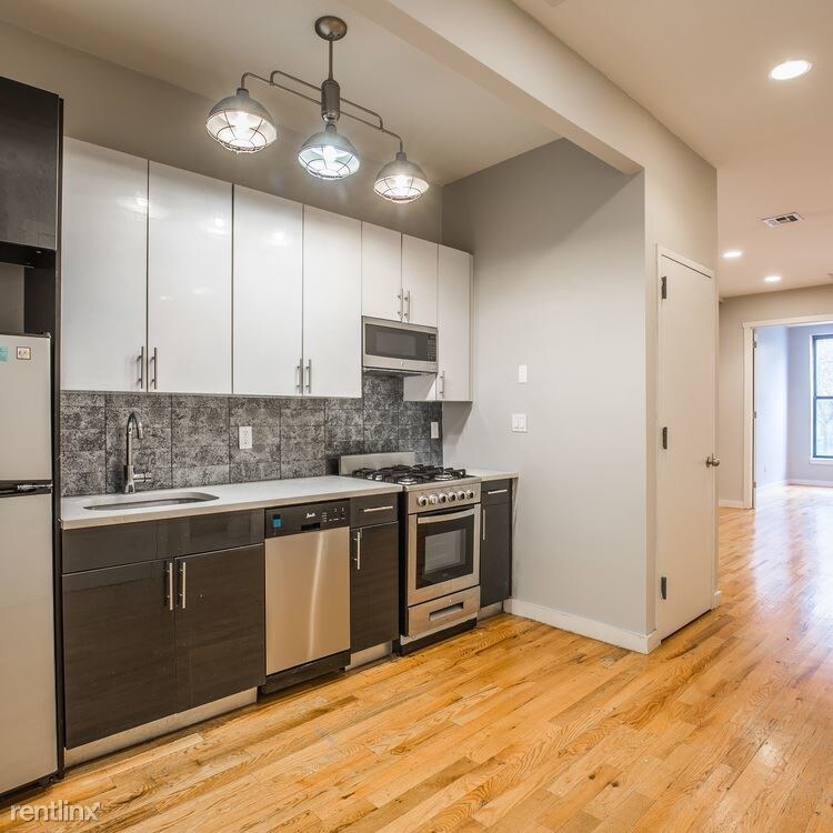 Primary Photo - 310 Tompkins Ave
