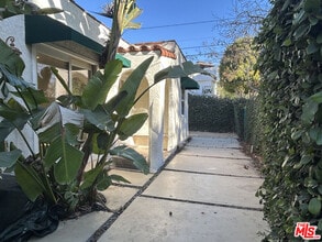 Building Photo - 8711 Sherwood Dr