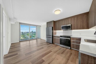 Building Photo - 1500 Rycroft St